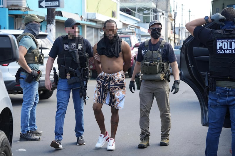 Las autoridades federales realizaron un operativo contra inmigrantes sin estatus legal en Puerto Rico.