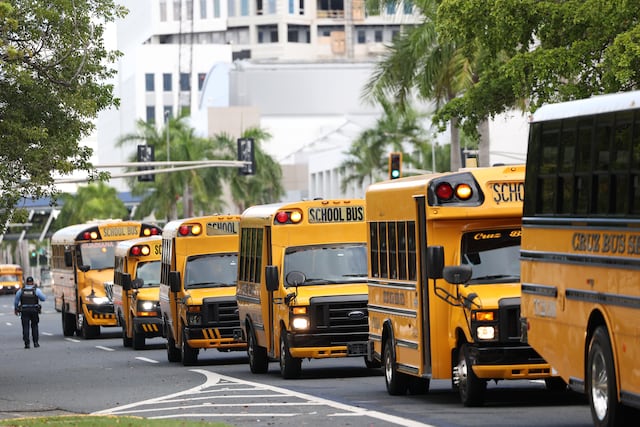 ASG defiende subasta de transporte escolar ante reclamos por contratos
