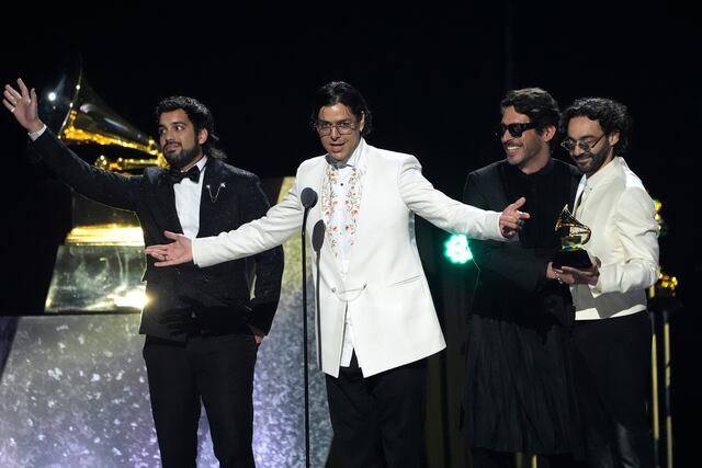 Artistas latinos brillan en los premios Grammy