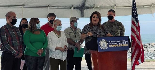 Inauguran proyecto con fondos federales para atajar la erosión costera en Loíza