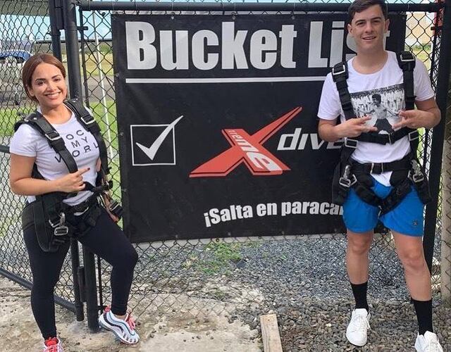 El Guaynaa y Jacky Fontanez se lanzan de paracaídas
