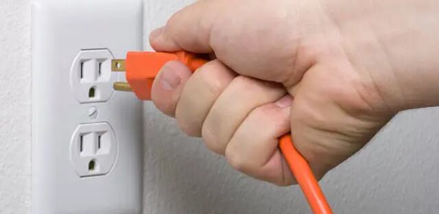 Distribuirán “surge protectors” a residentes de San Juan para resguardar equipos durante apagones