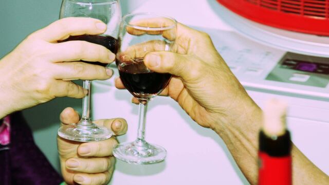 Parejas que se emborrachan juntas duran más