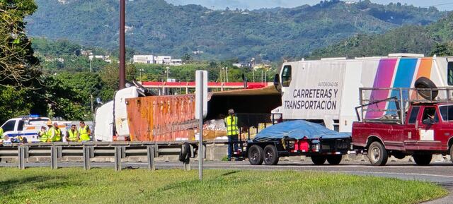 ¡Tapón! Hasta cinco horas pueden durar los trabajos por camión accidentado en la PR-52