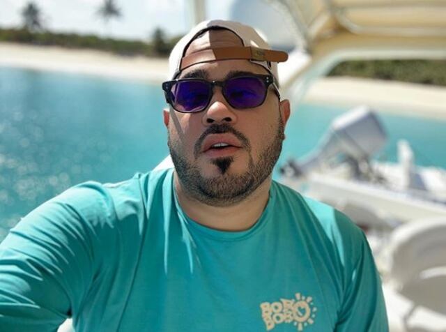 Raphy Pina se divorcia y sale del tribunal cantando "Soltera"