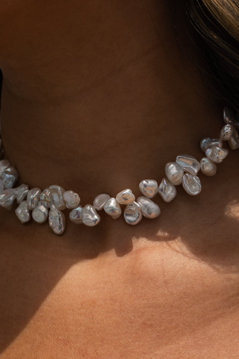 Cada diseño celebra la fluidez, el brillo y la resiliencia de la mujer que transforma su historia con estilo propio.