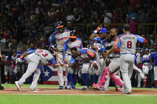 República Dominicana domina a Puerto Rico en el Bithorn