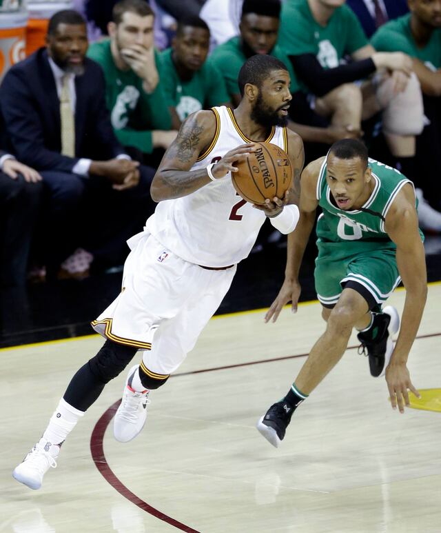 Kyrie Irving impulsa a Cleveland a ventaja de 3-1 ante Boston