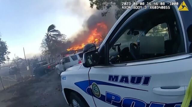 Dramático video muestra a policías en Hawai rescatando personas en medio de fatal incendio