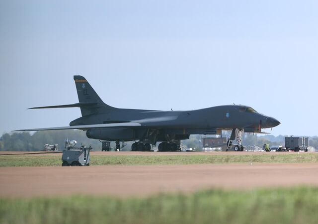 EE.UU. retira bombarderos de base británica vinculada a presunto plan terrorista