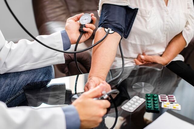 Un nuevo método para controlar la hipertensión logra evitar ictus y muertes