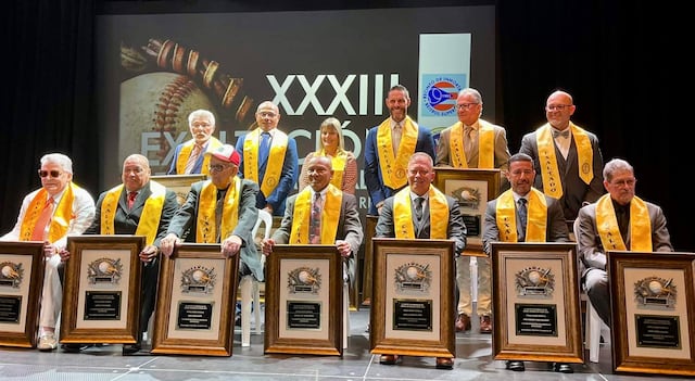 Exaltan 13 nuevos inmortales al Recinto del Béisbol Superior