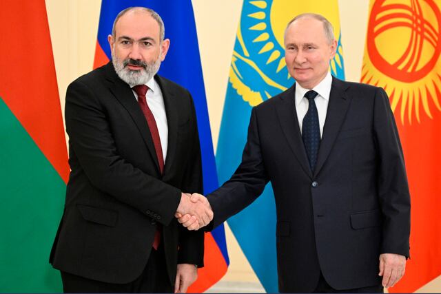 Premier armenio viaja a Rusia pese a tensiones y promete cooperación económica