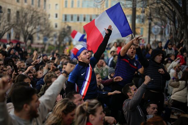 Más de 200 detenidos en Francia por altercados tras derrota en la Copa del Mundo