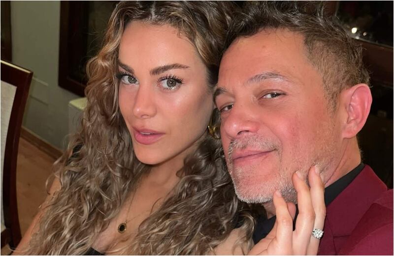 Alejandro Sánz sorprendió con su aspecto junto a su novia Candela