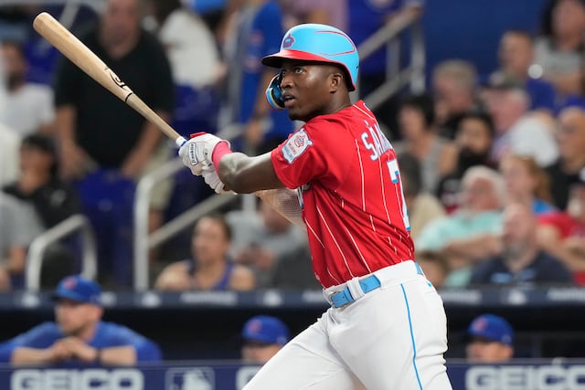 Sánchez ayuda a Marlins en victoria sobre Cachorros
