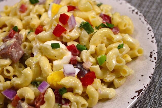 Ensalada de Coditos Puertorriqueña
