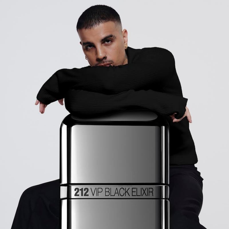 Rauw Alejandro, el rostro de 212 VIP Black Elixir