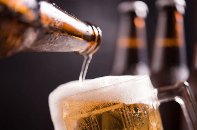 Cirujano general de Estados Unidos advierte sobre vínculo entre consumo de alcohol y riesgo de cáncer