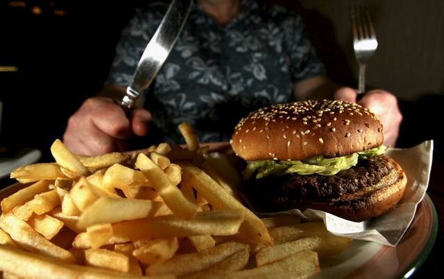 Expertos revelan que comer demasiado no es la razón principal de la obesidad