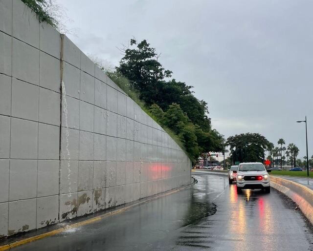 Denuncian desplazamiento de muro en rampa de la Baldorioty que pone en riesgo a conductores