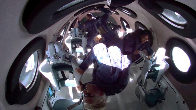 El avión que permitió al multimillonario Richard Branson llegar al espacio