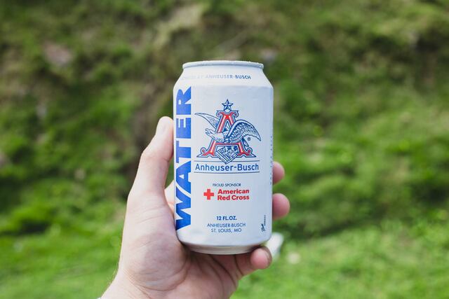 Anheuser-Busch produce agua para afectados por el huracán María
