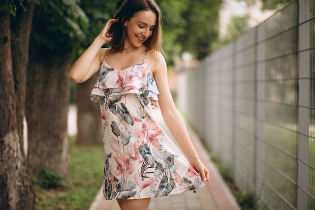 Te mostramos cinco ideas de vestidos florales para usar en la primavera