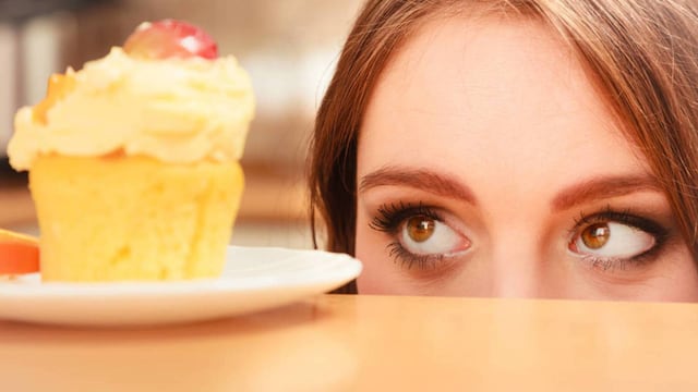 ¿A qué hora es menos dañino comer azúcar?