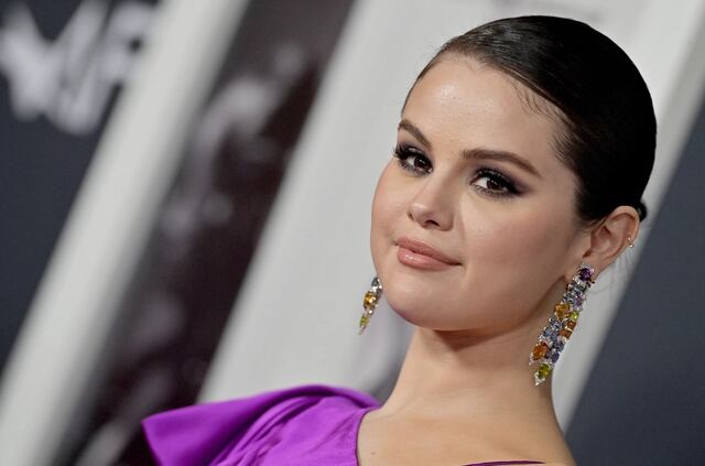 Selena Gomez grita a guardia de seguridad en defensa de una fan