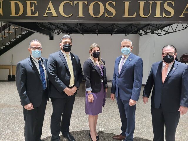 Gradúan a 8 nuevos agentes para el Negociado de Investigaciones Especiales