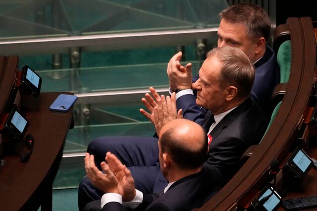 Parlamento polaco debate permitir fondos de gobierno para fertilización in vitro