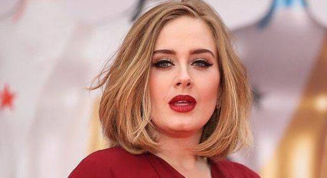Adele sorprende con su sencillez en su hogar y luce adorable en su lujosa cocina