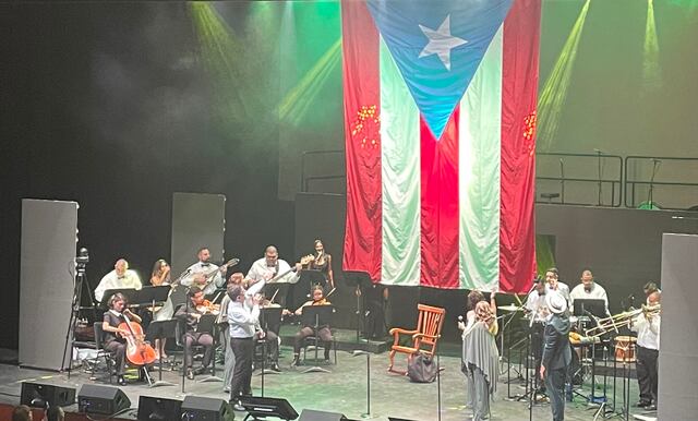 A casa llena los Cantores de Bayamón celebran su trigésimo aniversario