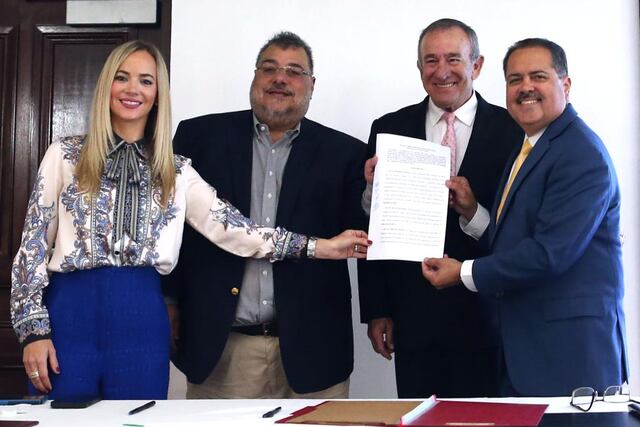 Firman acuerdo colaborativo para fortalecer competitividad económica de Puerto Rico