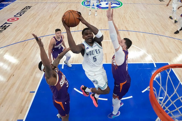 Anthony Edwards no encuentra su lugar con los Timberwolves en las finales de la Conferencia Oeste