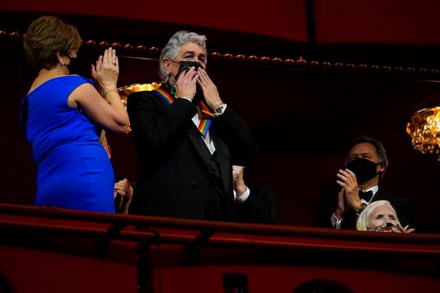 Justino Díaz entre los galardonados durante ceremonia del Kennedy Center