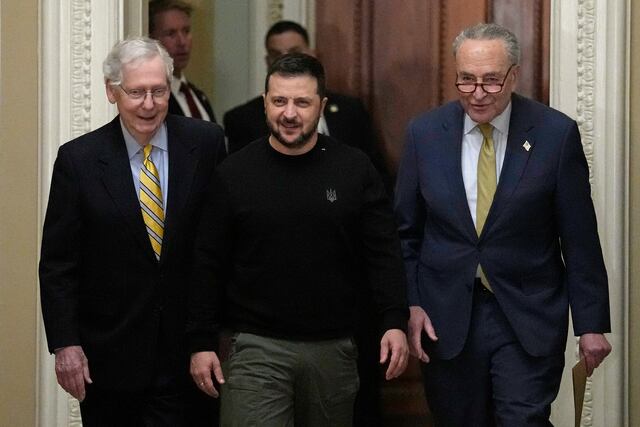 Presidente de Ucrania llega al Congreso de EEUU mientras peligra nueva ayuda económica