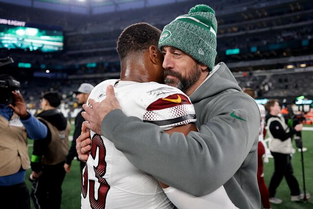 Aaron Rodgers es elegido como el jugador más inspirador de los Jets