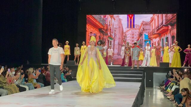 Primera modelo negra de Yves Saint Laurent llega a Puerto Rico