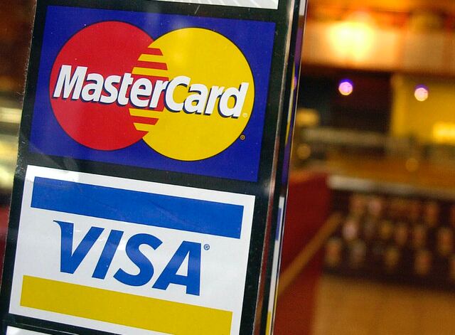 Radican proyecto que prohibiría a negocios establecer cantidad mínima para pagar con tarjeta de crédito