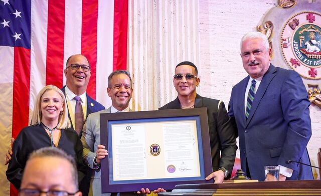 Rinden homenaje a Daddy Yankee en el Senado y San Juan lo declara “hijo distinguido”
