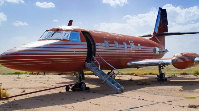 Subastan jet privado de Elvis abandonado durante 35 años