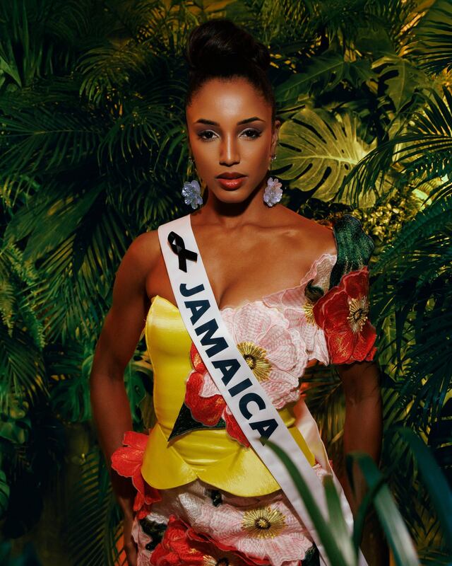 Miss Jamaica agradece al equipo médico tras su caída en Miss Universe y asegura que hablará “a su tiempo”