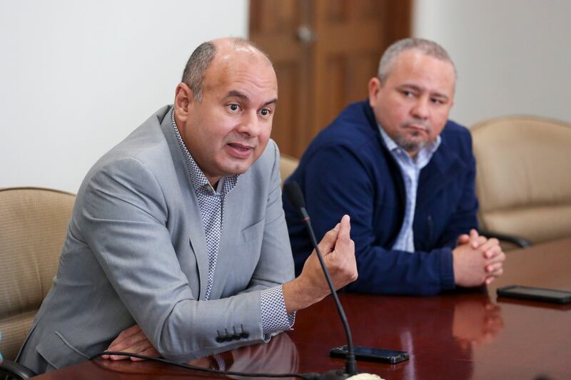 Eduardo Nieves Cartagena y Aníbal Zambrana, director y subdirector de OSIPE, respectivamente.
Foto por Gabriel López Albarrán | Centro de Periodismo Investigativo