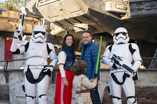 Hijo de Fernanda Castillo y Erik Hayser disfruta su primer viaje a Disney World