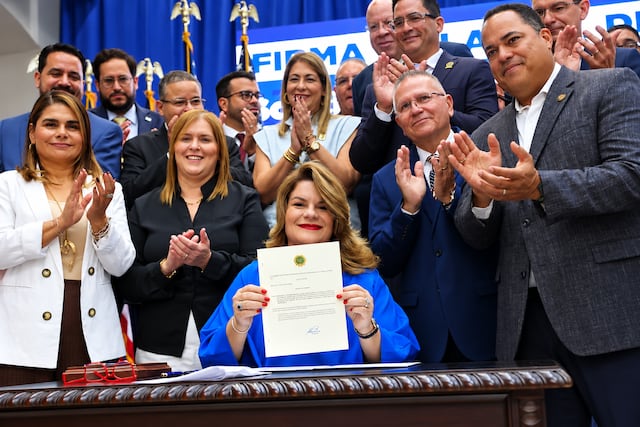 Gobernadora firma solicitud de admisión de Puerto Rico como estado