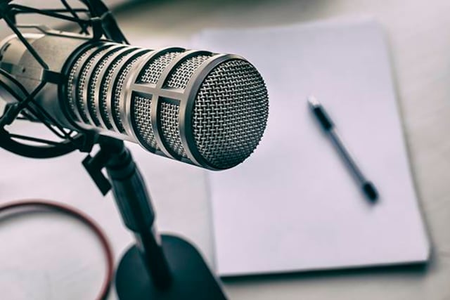 Podcasts: Con Los Editores y El Calce