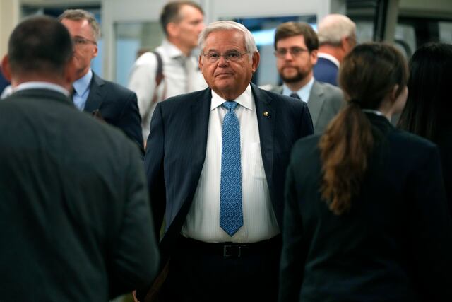 Acusan de soborno al senador demócrata Bob Menendez y a su esposa