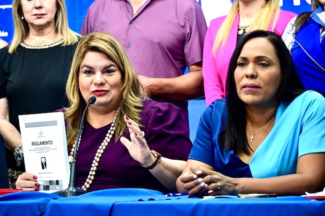 Gobernadora de viaje toda la semana y Rosachely Rivera asume como interina por primera vez